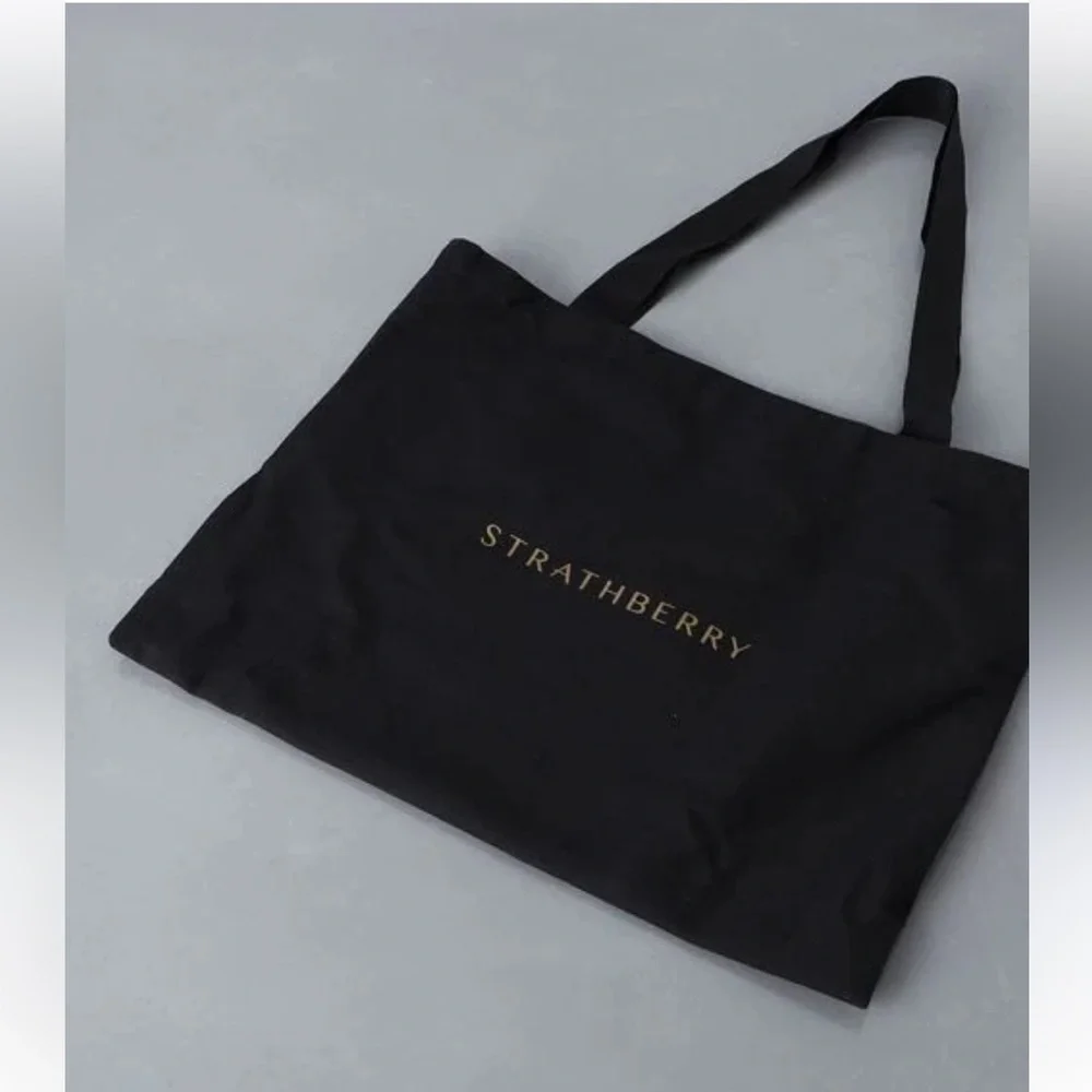 Strathberry shoulder features